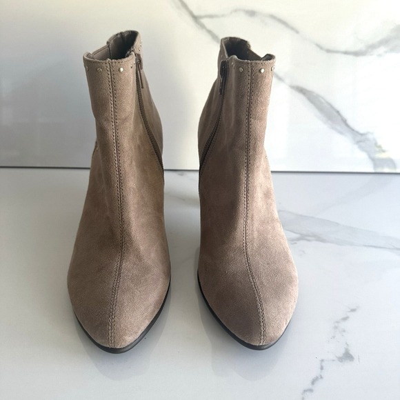 Aerosoles Grapeseed Faux Suede Studded Ankle Booties Women's Size 7 Taupe - Picture 2 of 15